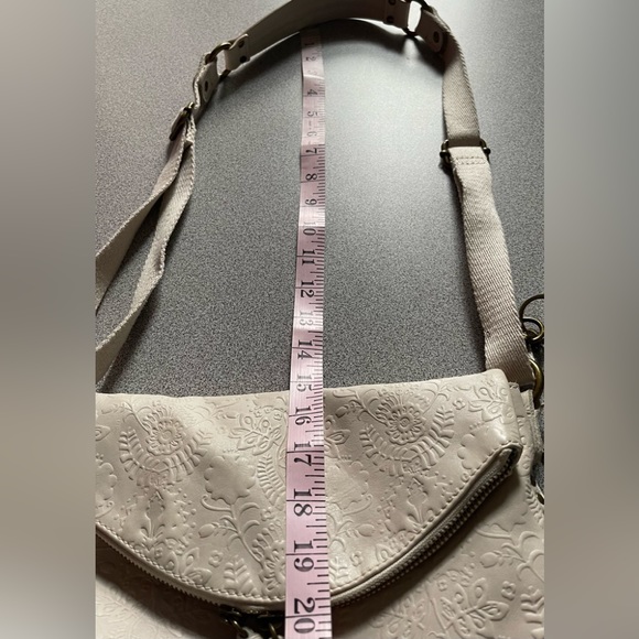 The Sak Silverlake Ivory Crossbody Leather Bag - Picture 14 of 16